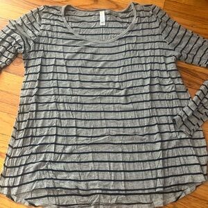 Lularoe Lynnae Long Sleeve Top